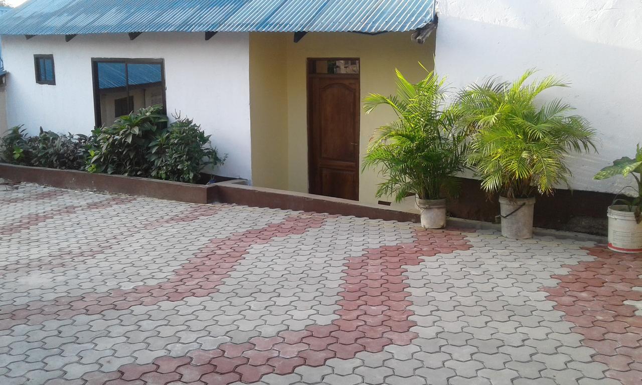 Jj & Je Family House Hostel Dar es Salaam Bagian luar foto