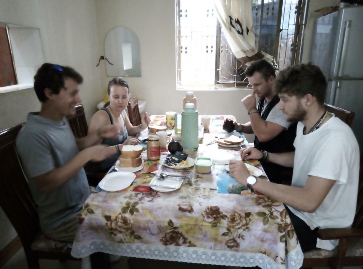 Jj & Je Family House Hostel Dar es Salaam Bagian luar foto