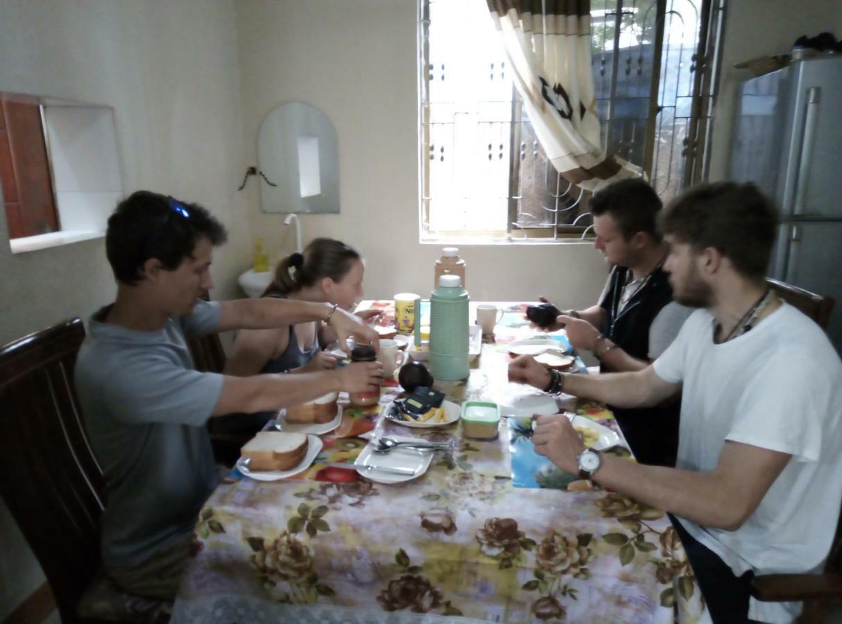 Jj & Je Family House Hostel Dar es Salaam Bagian luar foto